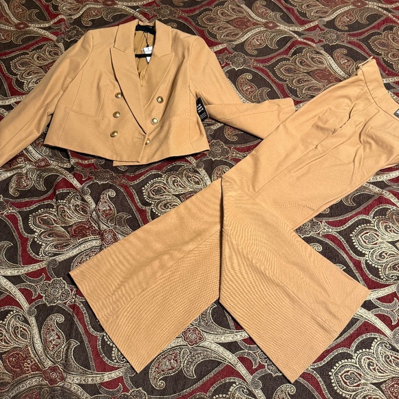 Beautiful New Express Double Breasted Pant Suit - Picture 2 of 5